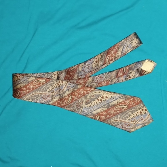 VGUC - 100% Imported Silk Tie - Handmade In The U.S.A. - Picture 4 of 10